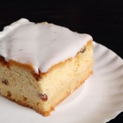 Jednorazowe talerzyki papierowe na grill i przyjęcie w ogrodzie