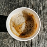 jednorazowe kubki do napojów zimnych