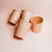 jednorazowe kubki do napojów zimnych