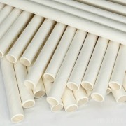 białe słomki papierowe do napojów