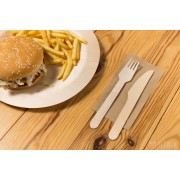 Zestaw sztućców z serwetką